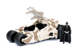 Batman The Dark Knight Diecast Modell 1/24 2008 Batmobile Camo mit Figur - Smalltinytoystore