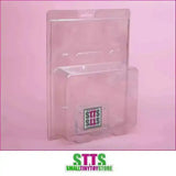 Klare Blister-Clamshells Verpackung für Sammlerfiguren von Smalltinytoystore, vor rosa Hintergrund.