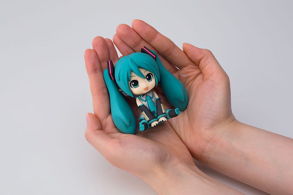 Character Vocal Series 01: Hatsune Miku Piapro Characters Rubber Mascot Nendroid Plus Minifigur Hatsune Miku 8 cm - Smalltinytoystore