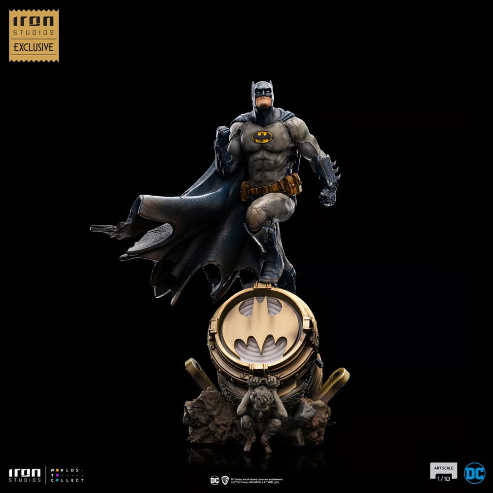 DC Comics: Batman on Bat-Signal 1:10 Scale Statue - CCXP23 Exclusive - Smalltinytoystore