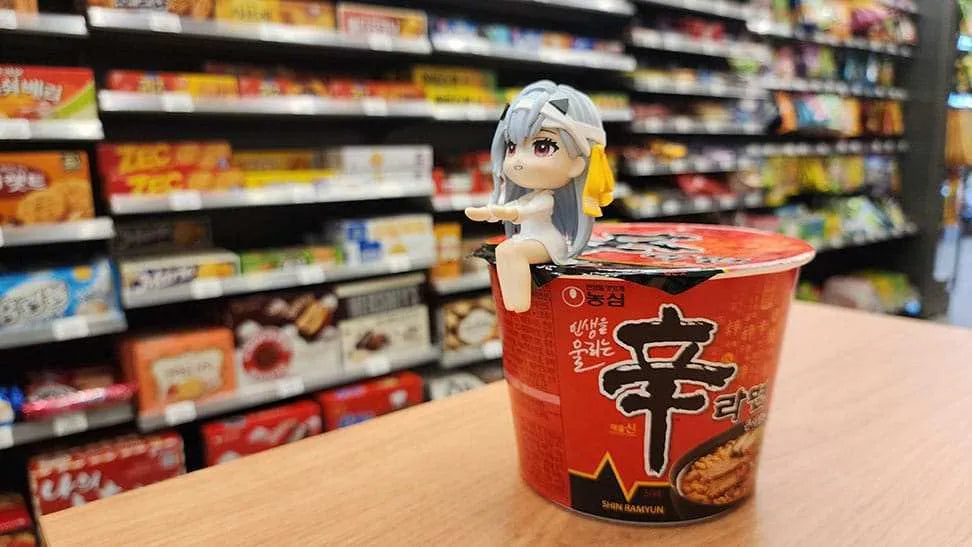 Goddess of Victory: Nikke Cup Noodle Holder PVC Statue Modernia 8 cm - Smalltinytoystore