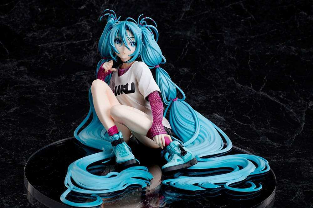 Hatsune Miku Statue 1/4 Yoneyama Mai The Latest Street Style "Cute" Limited Edition 17 cm - Smalltinytoystore