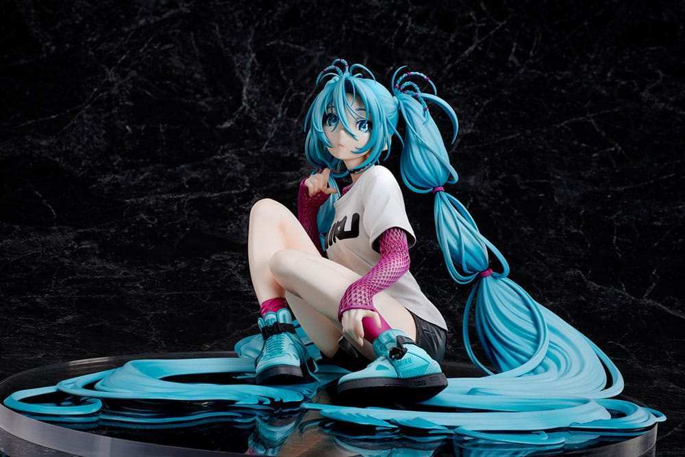 Hatsune Miku Statue 1/4 Yoneyama Mai The Latest Street Style "Cute" Limited Edition 17 cm - Smalltinytoystore