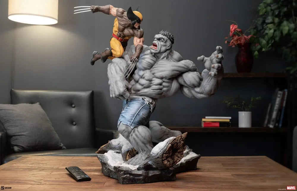 Marvel Statue Grey Hulk vs Wolverine 58 cm - Smalltinytoystore