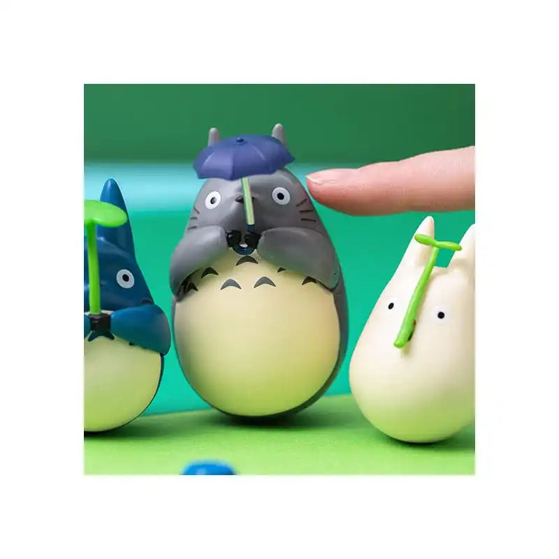 Mein Nachbar Totoro Figur mit rundem Boden Big Totoro with leaf 7 cm - Smalltinytoystore