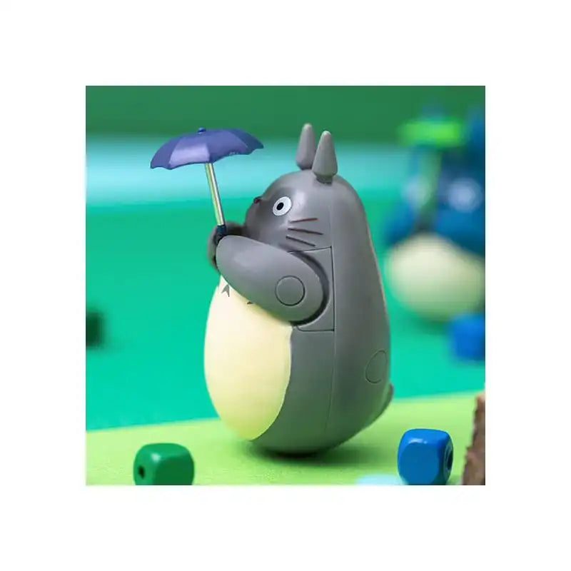 Mein Nachbar Totoro Figur mit rundem Boden Big Totoro with leaf 7 cm - Smalltinytoystore
