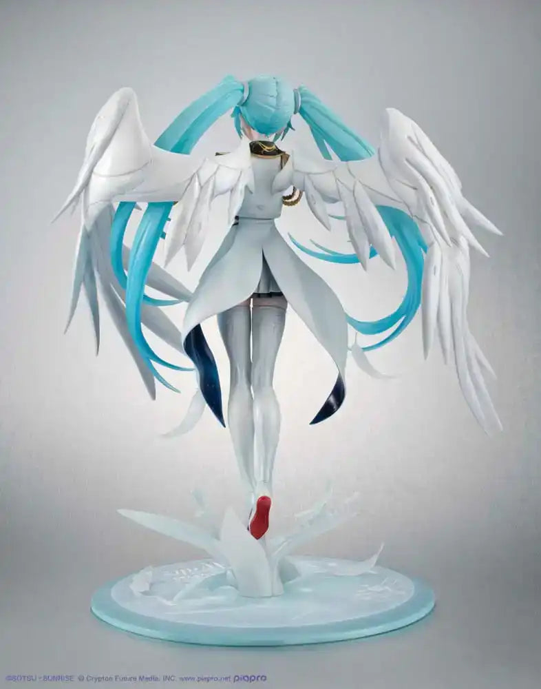 Mobile Suit Gundam x Hatsune Miku Lucrea PVC Statue Hatsune Miku x Wing Gundam Zero EW 45th Anniversary 27 cm - Smalltinytoystore