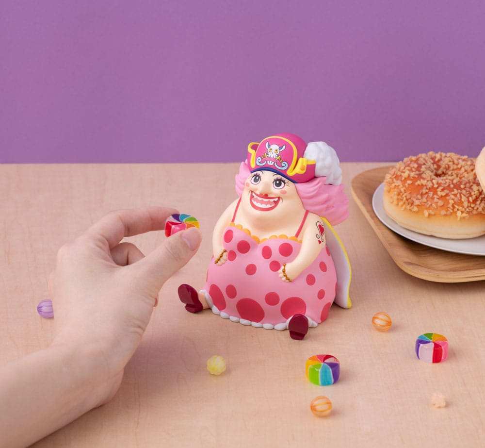 One Piece Look Up PVC Statue Big Mom 11 cm - Smalltinytoystore