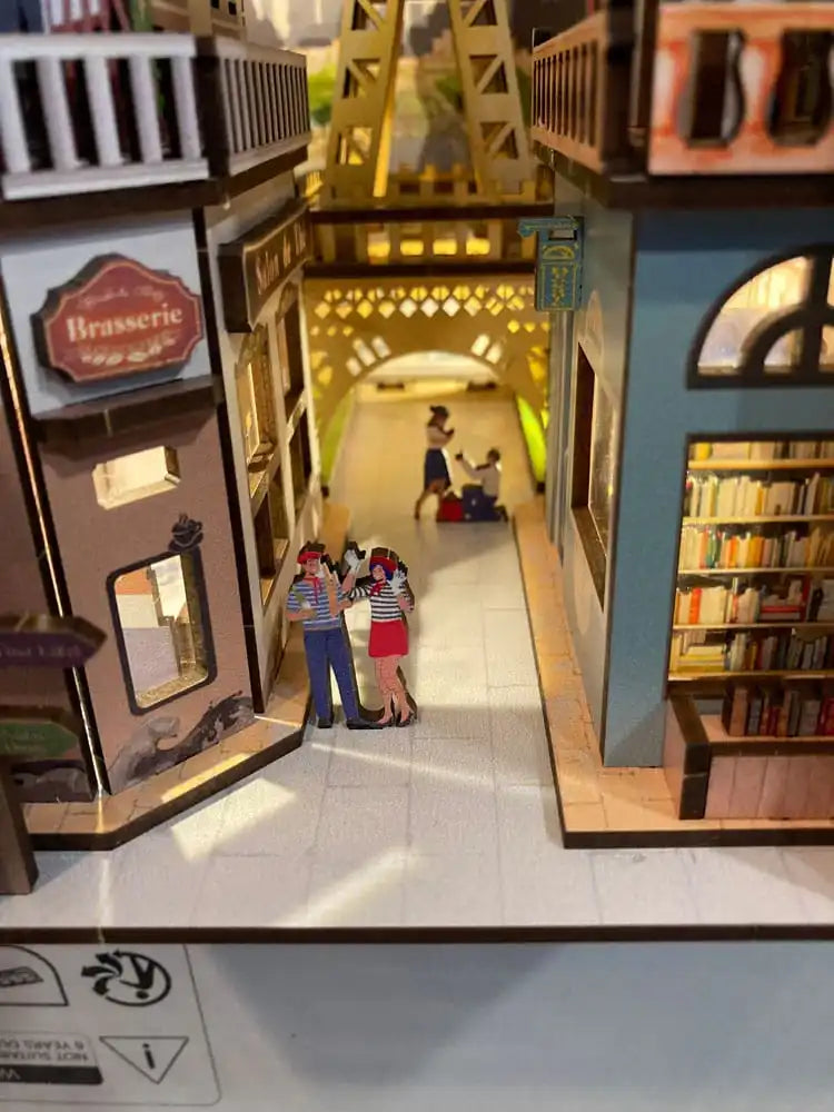 Paris Tiny Adventures Book Nook Mini-Diorama 23 cm - Smalltinytoystore