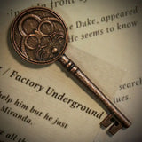 Resident Evil VIII Replik 1/1 Insignia key Limited Edition - Smalltinytoystore