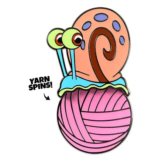 SpongeBob Schwammkopf Ansteck-Pin Gary Yarn Spinning 5 cm - Smalltinytoystore