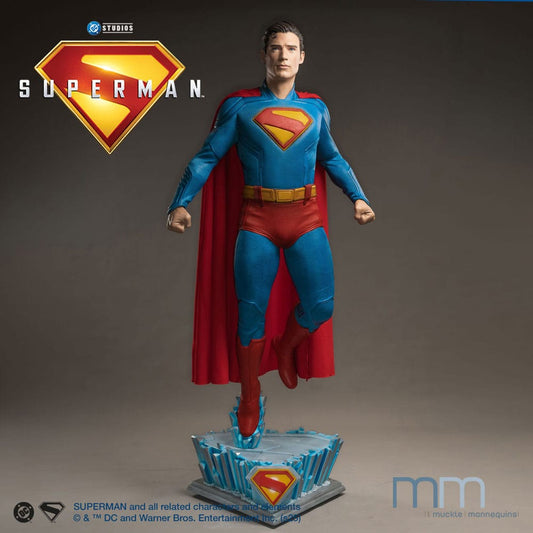 Superman 2025 Life-Size Statue Superman 246 cm - Smalltinytoystore