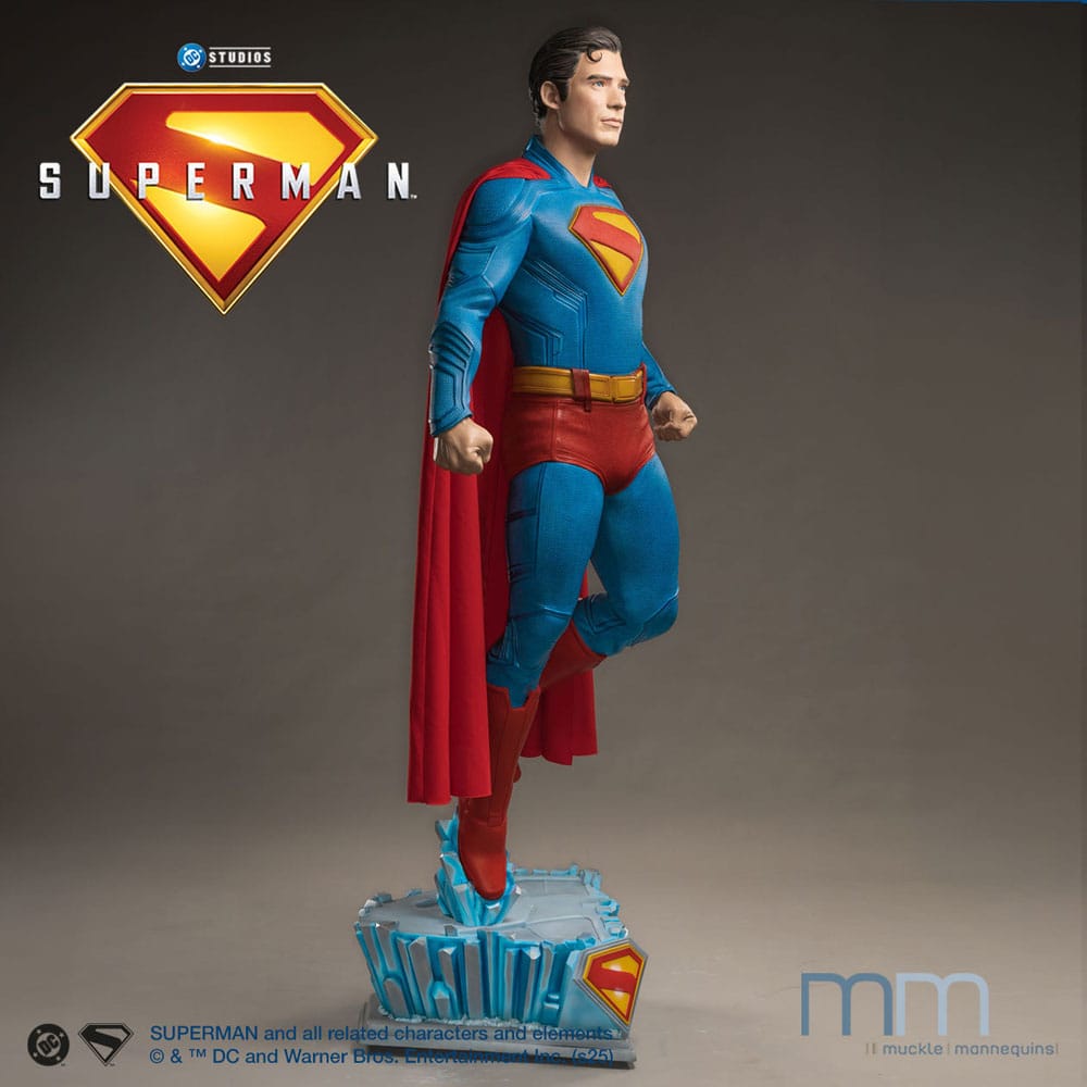 Superman 2025 Life-Size Statue Superman 246 cm - Smalltinytoystore