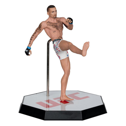 UFC Posed PVC Statue Max Holloway 18 cm - Smalltinytoystore