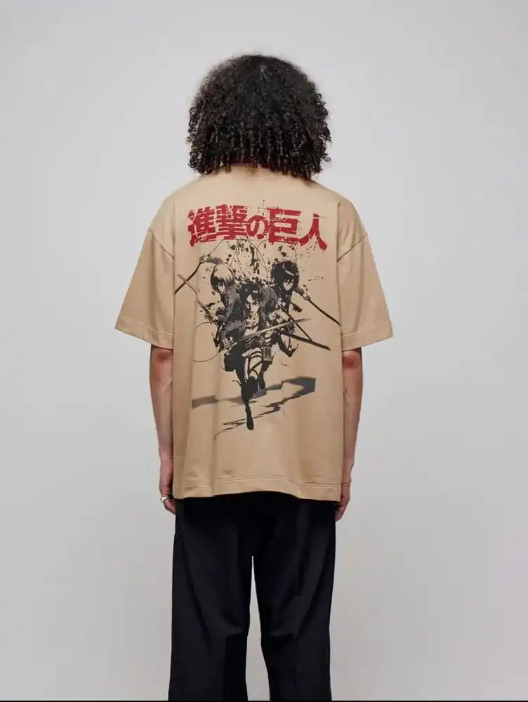 Attack on Titan T-Shirt Graphic Beige Größe L - Smalltinytoystore