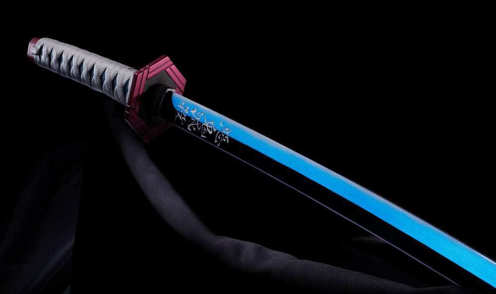 Demon Slayer: Kimetsu no Yaiba Proplica Replik 1/1 Nichirin Schwert (Giyu Tomioka) 95 cm - Smalltinytoystore