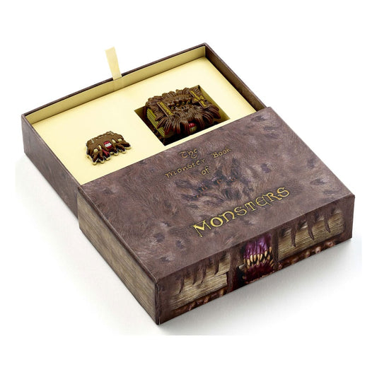 Harry Potter: Monster Book Schlüsselanhänger und Ansteckpin Geschenkset - Smalltinytoystore