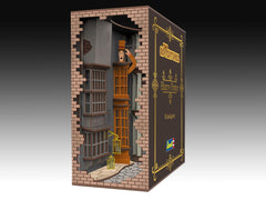 Harry Potter Tiny Adventures Book Nook Mini-Diorama Winkelgasse 23 cm - Smalltinytoystore