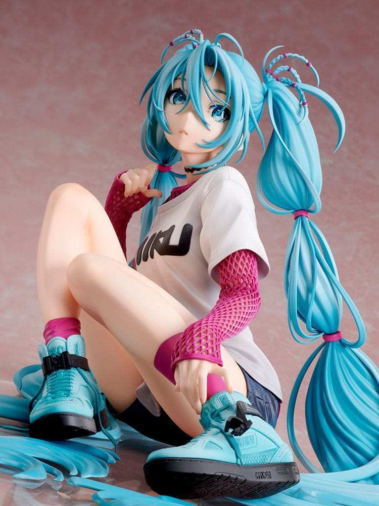 Hatsune Miku Statue 1/4 Yoneyama Mai The Latest Street Style "Cute" 17 cm - Smalltinytoystore