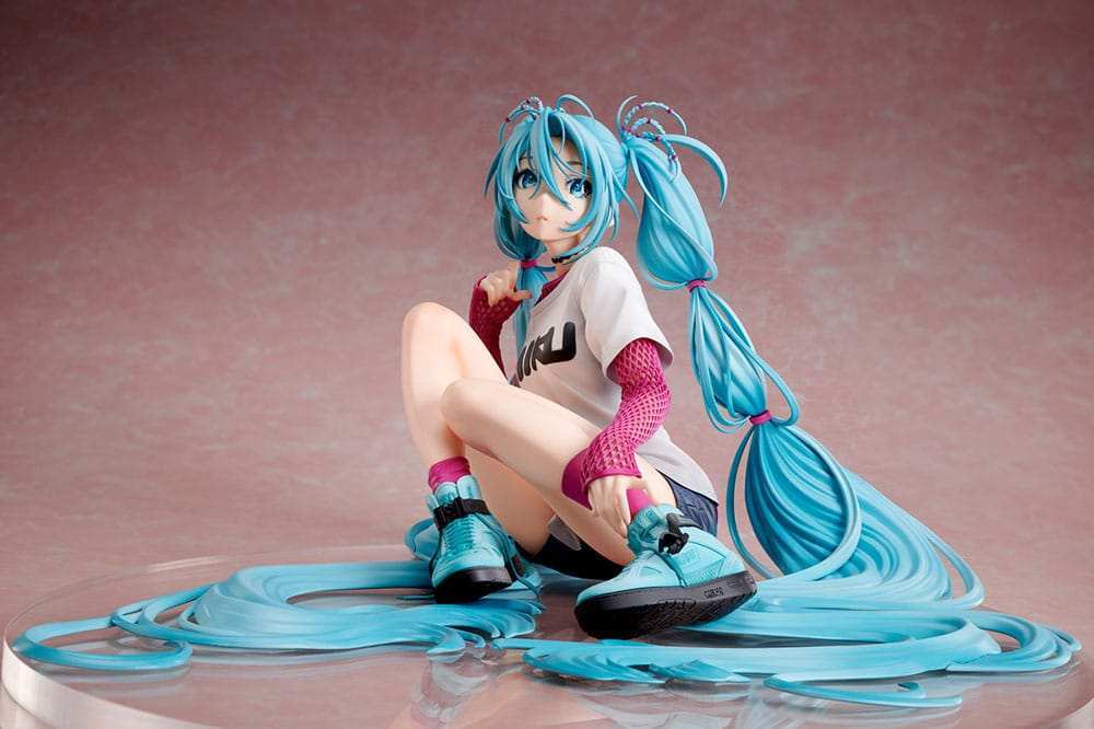Hatsune Miku Statue 1/4 Yoneyama Mai The Latest Street Style "Cute" 17 cm - Smalltinytoystore