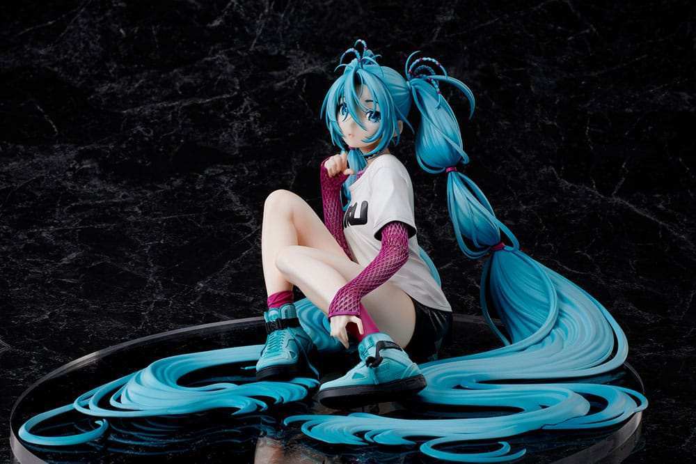 Hatsune Miku Statue 1/4 Yoneyama Mai The Latest Street Style "Cute" Limited Edition 17 cm - Smalltinytoystore