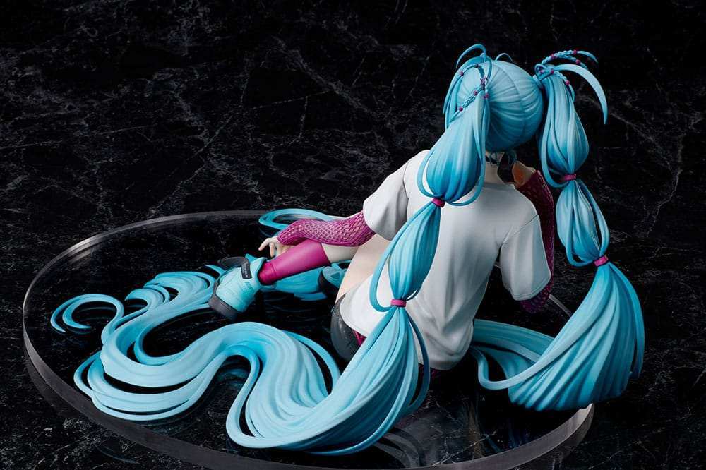 Hatsune Miku Statue 1/4 Yoneyama Mai The Latest Street Style "Cute" Limited Edition 17 cm - Smalltinytoystore