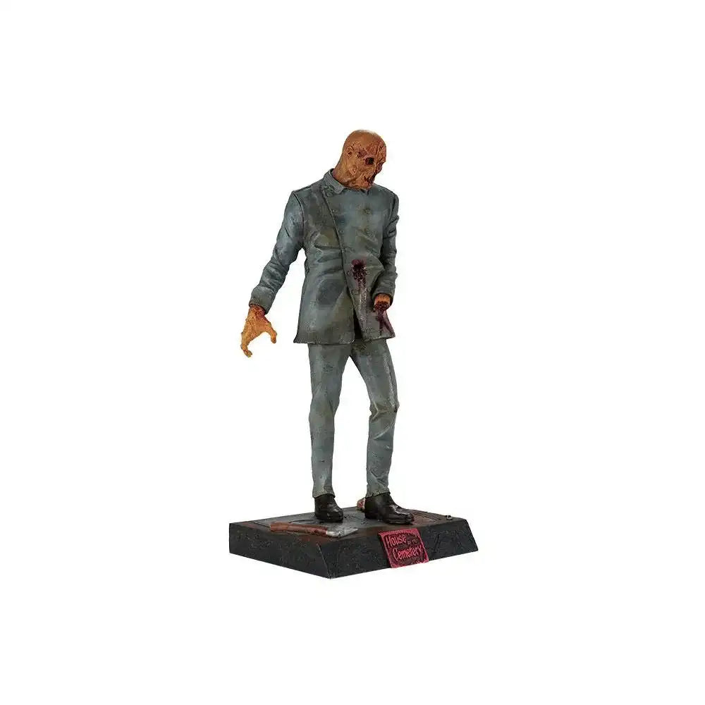Haus an der Friedhofsmauer Statue Dr. Freudstein 30 cm