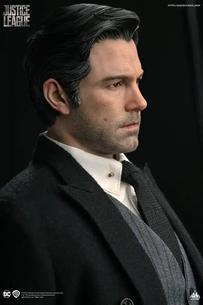 Justice League Statue 1/4 Bruce Wayne (Ben Affleck) 51 cm - Smalltinytoystore
