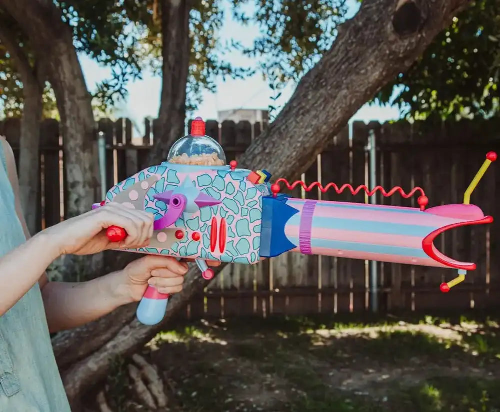 Killer Klowns From Outer Space Prop Replik 1/1 mit Sound und Leuchtfunktion Popcorn Bazooka 61 cm - Smalltinytoystore