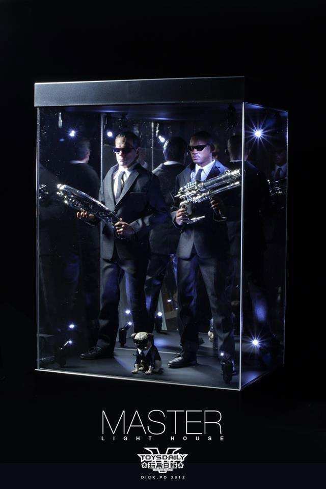 Master Light House Acryl Display Case mit Beleuchtung für 1/6 Actionfiguren (schwarz) HOT TOYS - Smalltinytoystore
