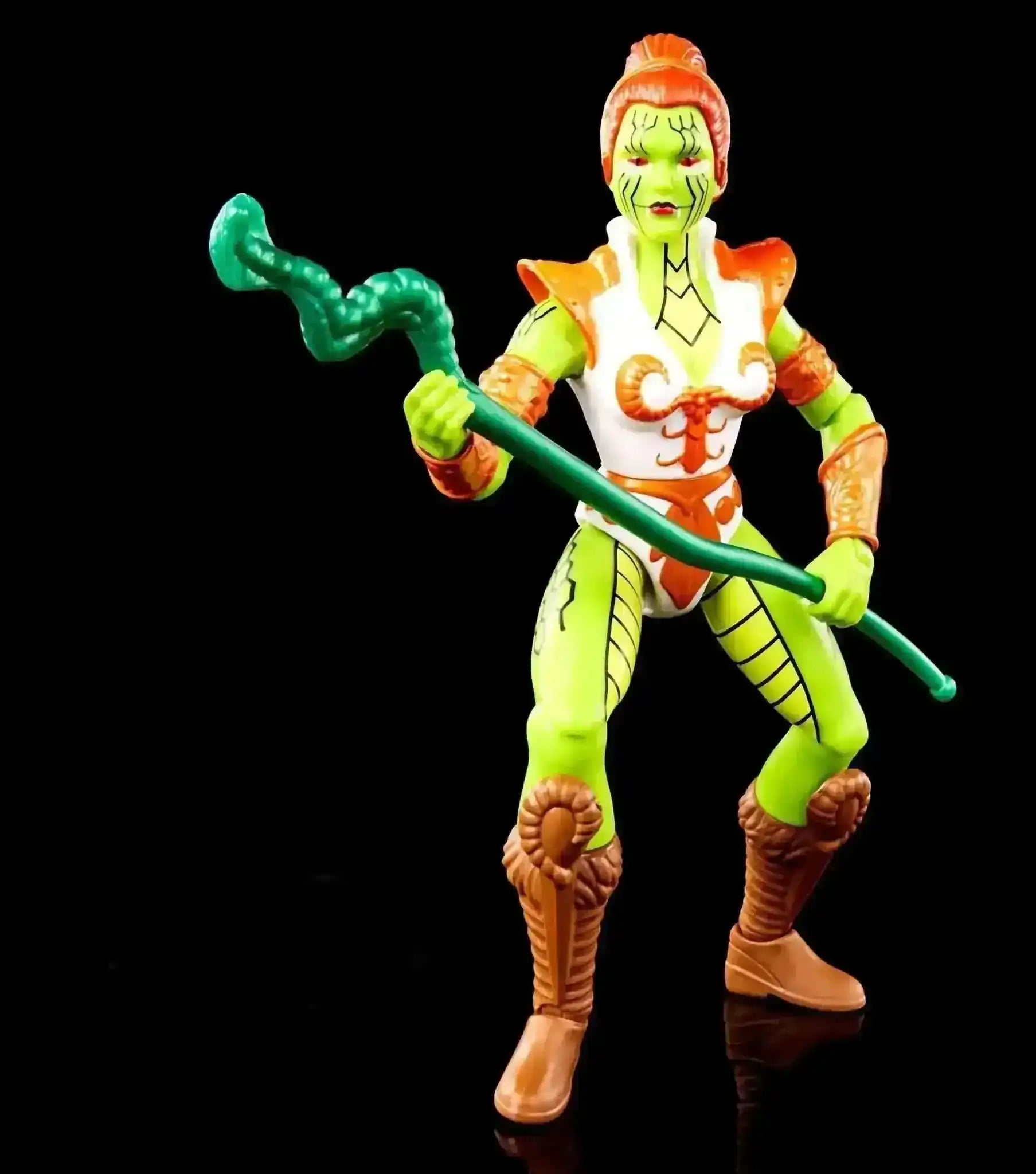 Masters of the Universe Snake Teela Origins Figurine vor schwarzem Hintergrund, Smalltinytoystore