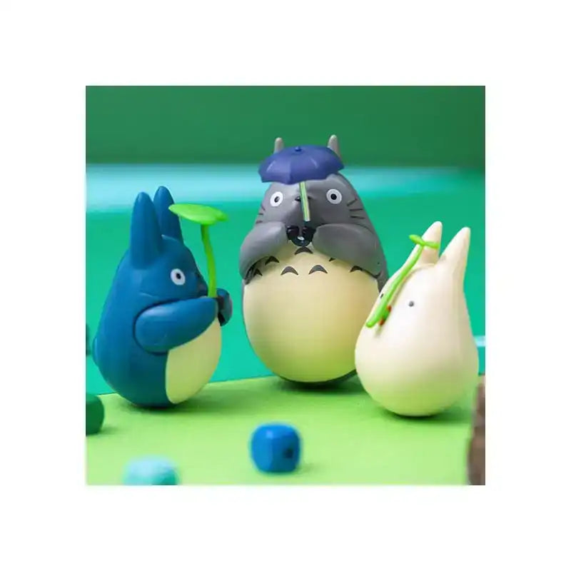Mein Nachbar Totoro Figur mit rundem Boden Mid Totoro with leaf 6 cm - Smalltinytoystore
