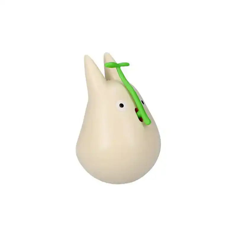 Mein Nachbar Totoro Figur mit rundem Boden Small Totoro with leaf 5 cm - Smalltinytoystore