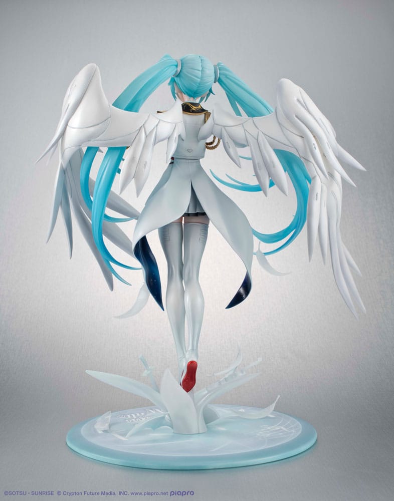 Mobile Suit Gundam x Hatsune Miku Lucrea PVC Statue Hatsune Miku x Wing Gundam Zero EW 45th Anniversary 27 cm - Smalltinytoystore