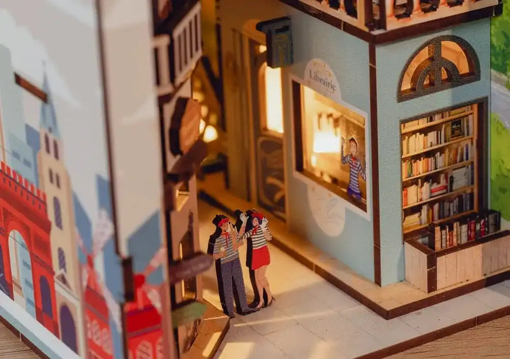 Paris Tiny Adventures Book Nook Mini-Diorama 23 cm - Smalltinytoystore