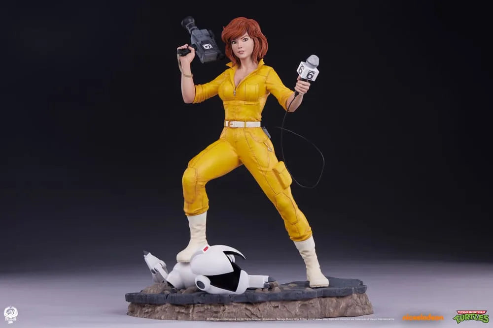 Teenage Mutant Ninja Turtles Premier Series Statue 1/4 April O'Neil 46 cm - Smalltinytoystore