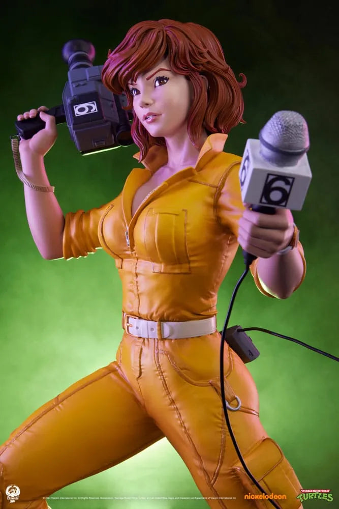 Teenage Mutant Ninja Turtles Premier Series Statue 1/4 April O'Neil 46 cm - Smalltinytoystore