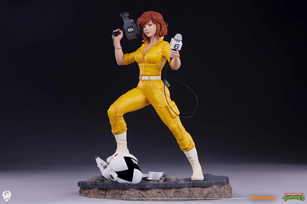 Teenage Mutant Ninja Turtles Premier Series Statue 1/4 April O'Neil 46 cm - Smalltinytoystore