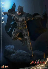 The Flash Movie Masterpiece mit Fahrzeug 1/6 Batman & Batcycle Set 30 cm HOT TOYS - Smalltinytoystore