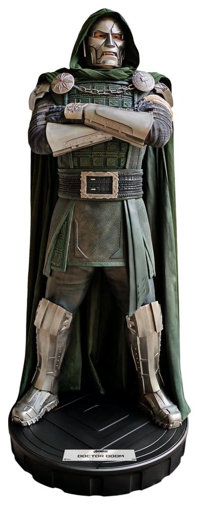 Marvel Avengers: Doomsday Lebensgroße Statue Doctor Doom 198 cm
