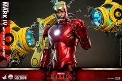 Iron Man 2 1/4 Iron Man Mark IV mit Suit-Up Gantry 49 cm  HOT TOYS