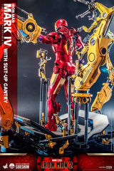 Iron Man 2 1/4 Iron Man Mark IV mit Suit-Up Gantry 49 cm  HOT TOYS