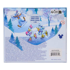 Disney by Loungefly Ansteck-Pins Mickey and friends Winter Wonderland 3" Limited Edition 8 cm