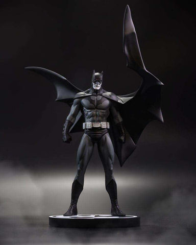 DC Direct Resin Statue Batman Black & White Batman (by Jorge Jimenez) 27 cm - Smalltinytoystore