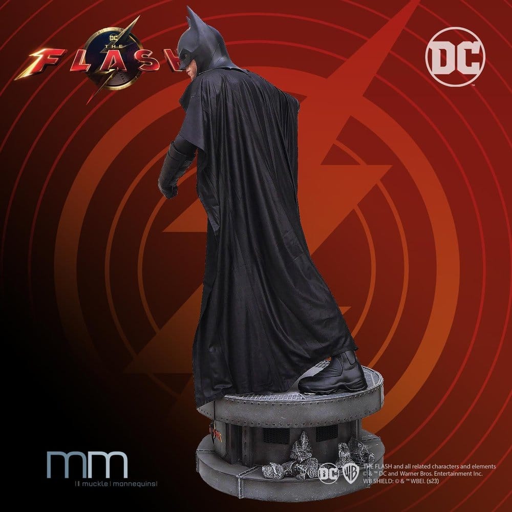 The Flash Lebensgroße Statue Batman Keaton 228 cm