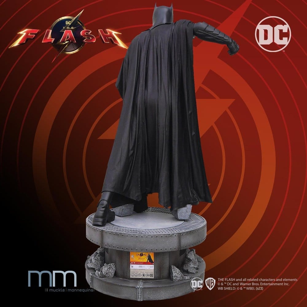 The Flash Lebensgroße Statue Batman Keaton 228 cm