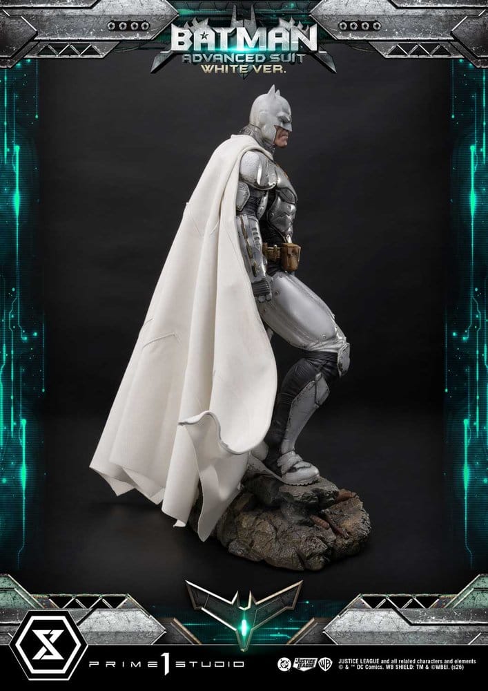 DC Comics Ultimate Museum Masterline Statue Batman Advanced Suit White Version (Design By Josh Nizzi) 51 cm