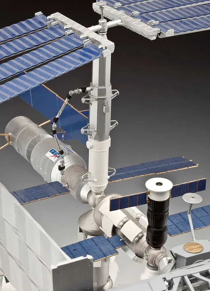 International Space Station ISS Modellbausatz 1/144 25th Anniversary Platinum Edition 74 cm