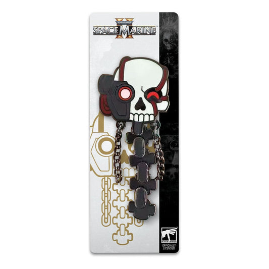 Space Marine 2 Ansteck-Pin Servo Skull 5 cm