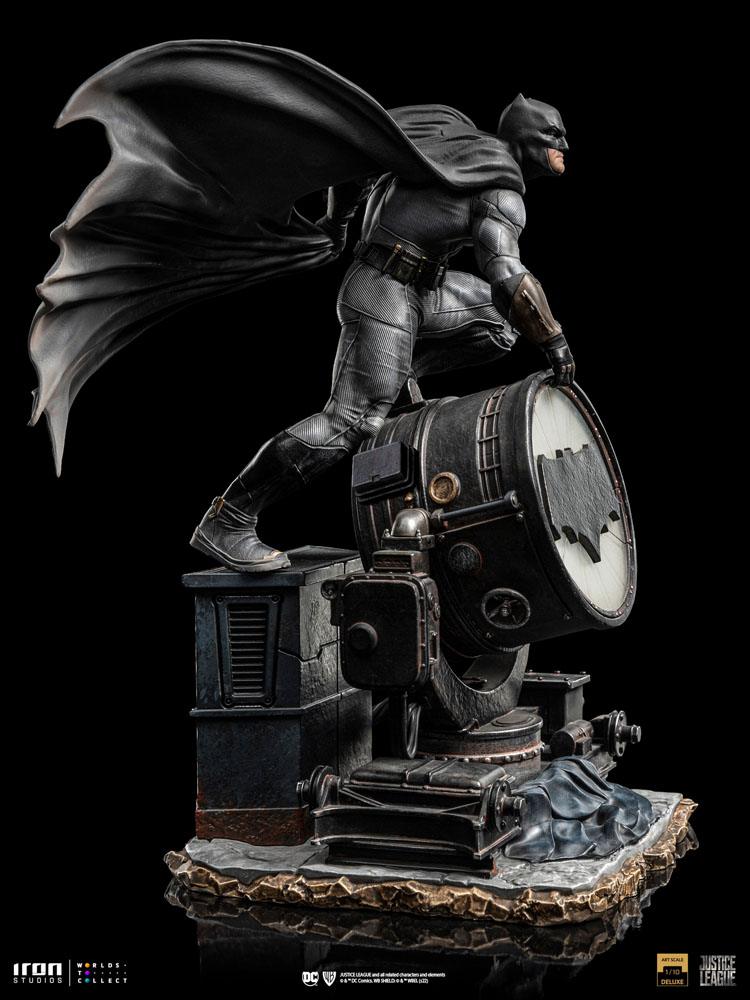 Zack Snyder's Justice League Deluxe Art Scale Statue 1/10 Batman on Batsignal 28 cm - Smalltinytoystore